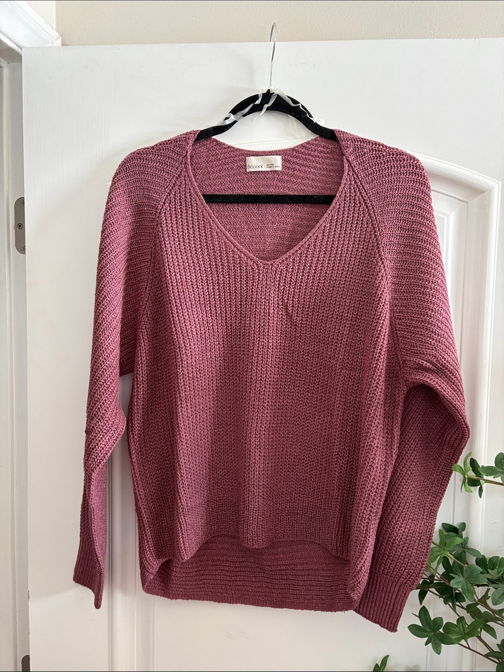 BE COOL V-Neck Sweater in Orchid